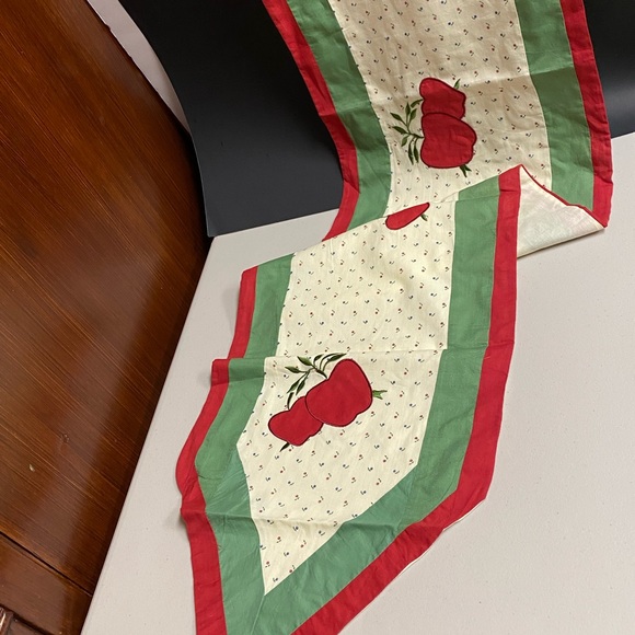 Home interiors & Gifts Table Runner Apples pattern - Picture 10 of 14